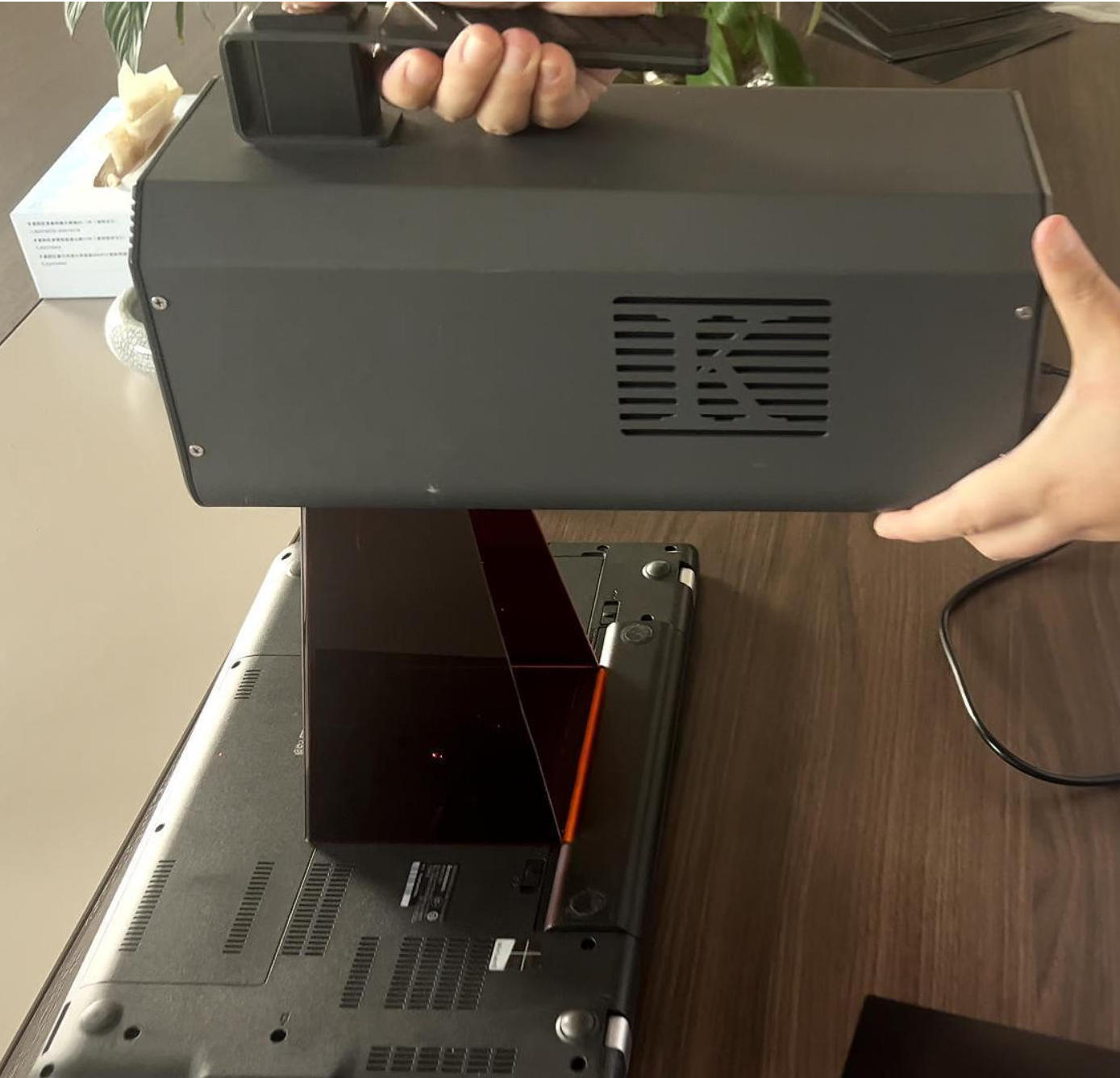 طابعة ليزر أوتوماتيكية محمولة  - مراجعة Industrial Handheld Laser Printer وسعره